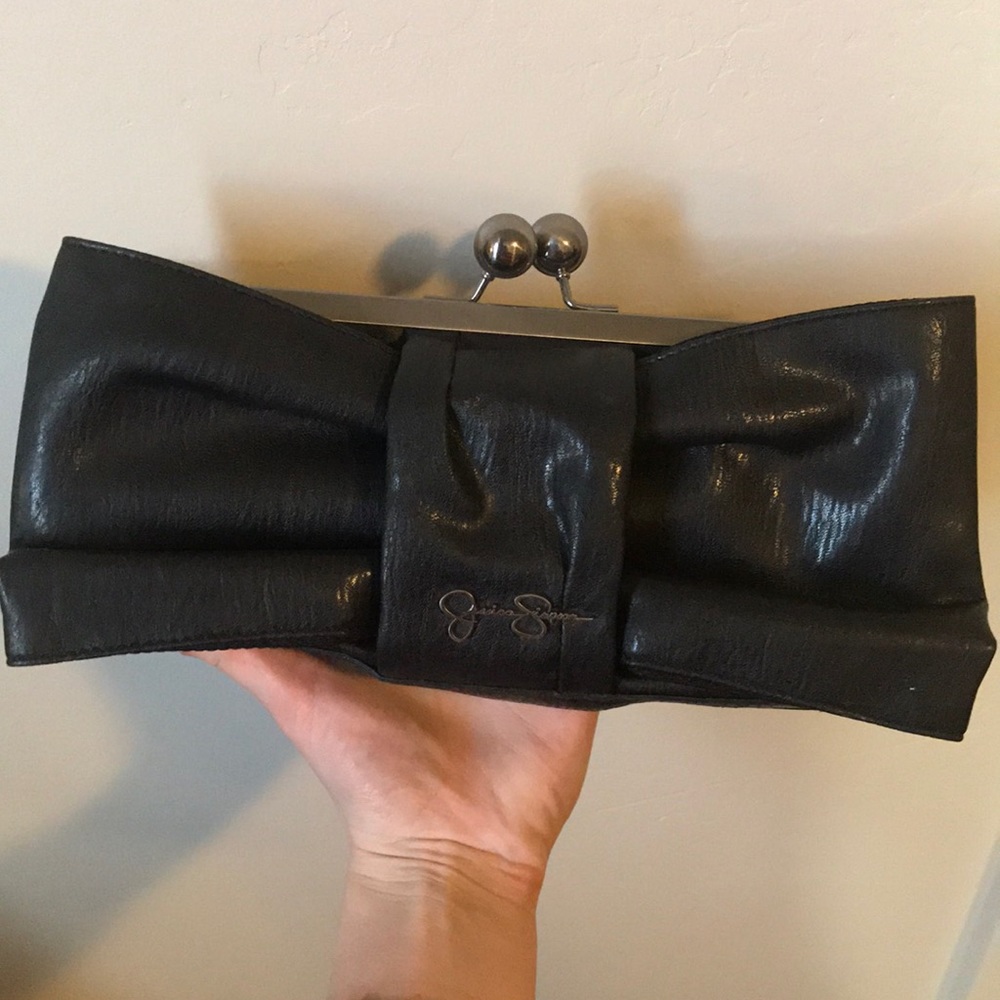 Jessica Simpson, Black now clutch